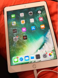 Apple iPad 5th Gen (32GB, Wi-Fi + Cellular) - Unlocked + Case