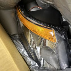 Driver Side Headlight, with Bulb, Halogen, Base/S/SL Models, 4 Cyl., 2.0L Engine