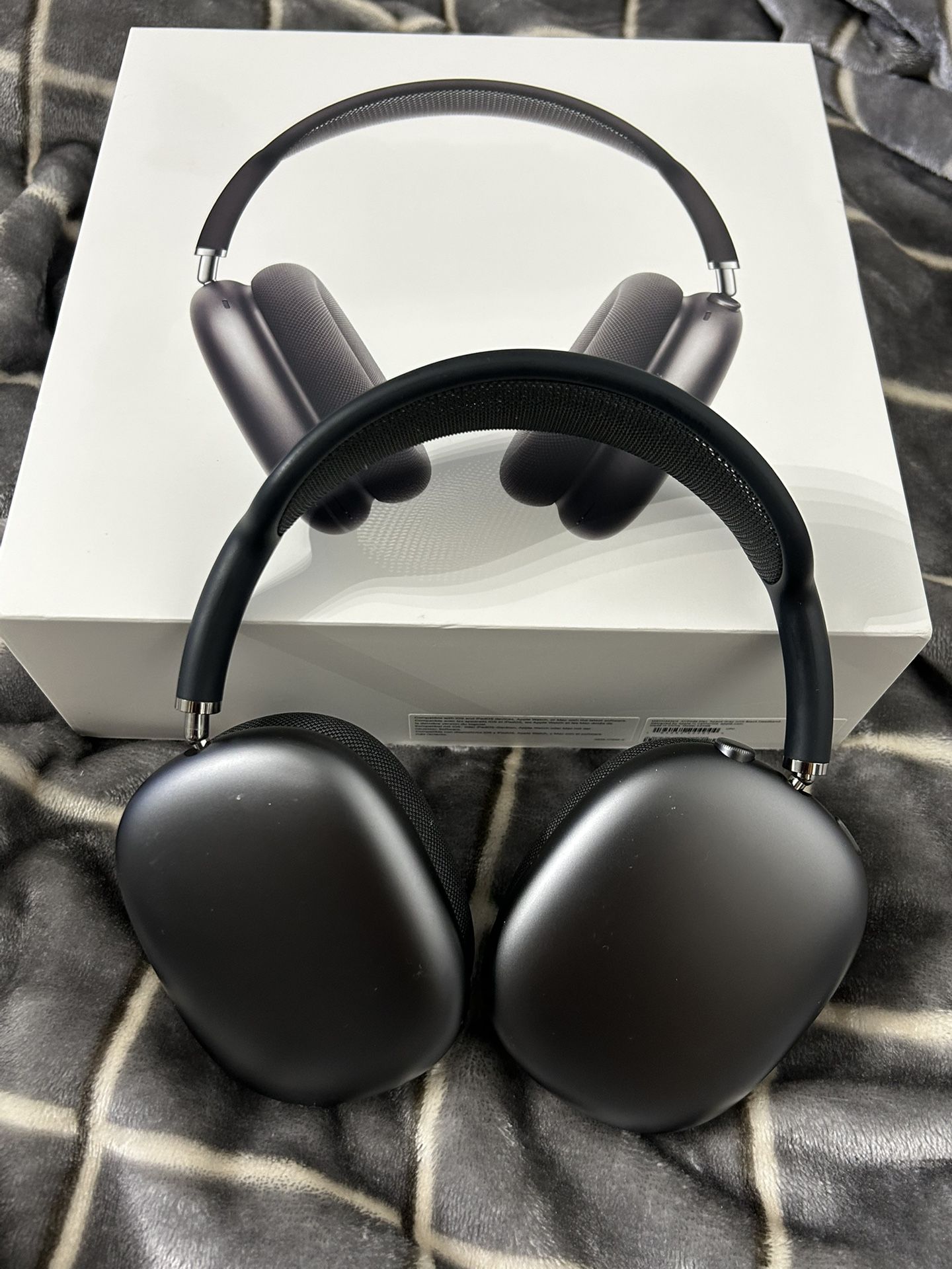 AirPods Max Space Gray With black Headband
