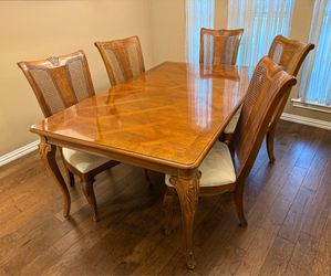 Dining Room Set  (Thomasville Elysee Collection ) – Table, 6 Chairs, 2 Leaves – Excellent Condition