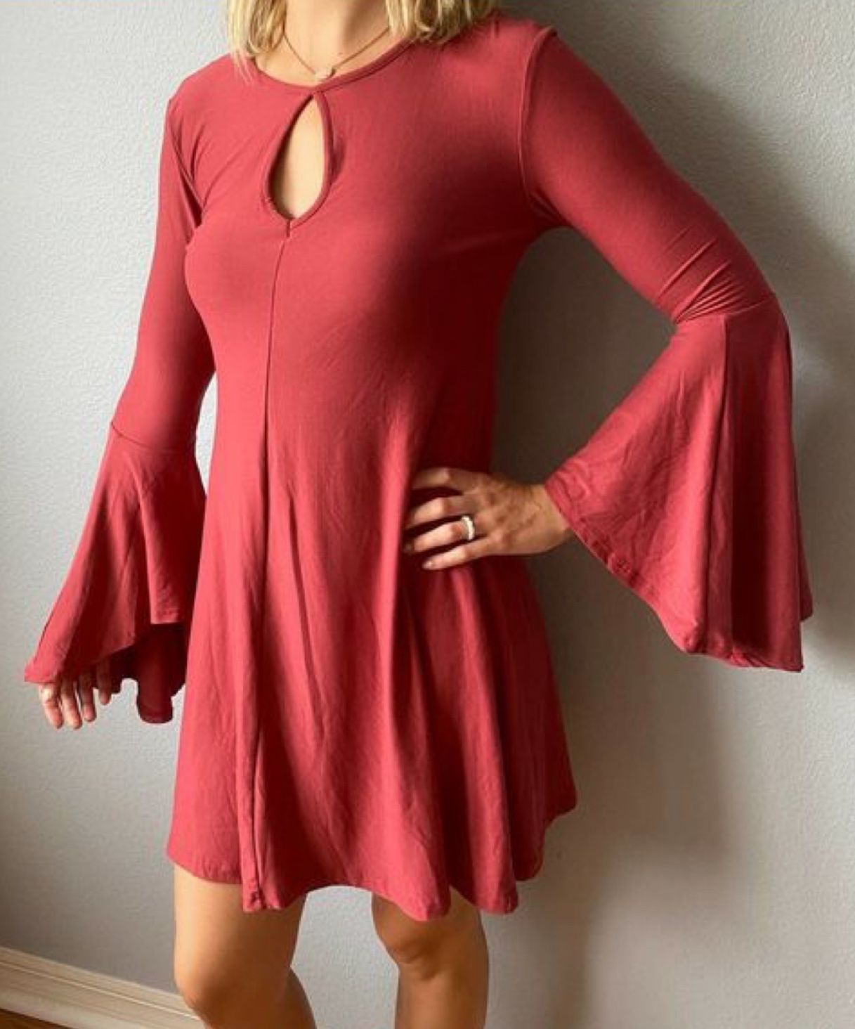Planet Gold keyhole bell sleeves casual stretchy dress size M summer cocktails