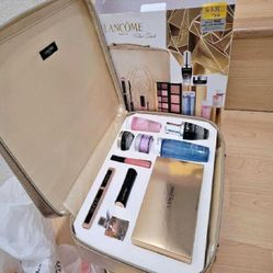 Start Your Beauty Journey with Our Exclusive Makeup Set! big there