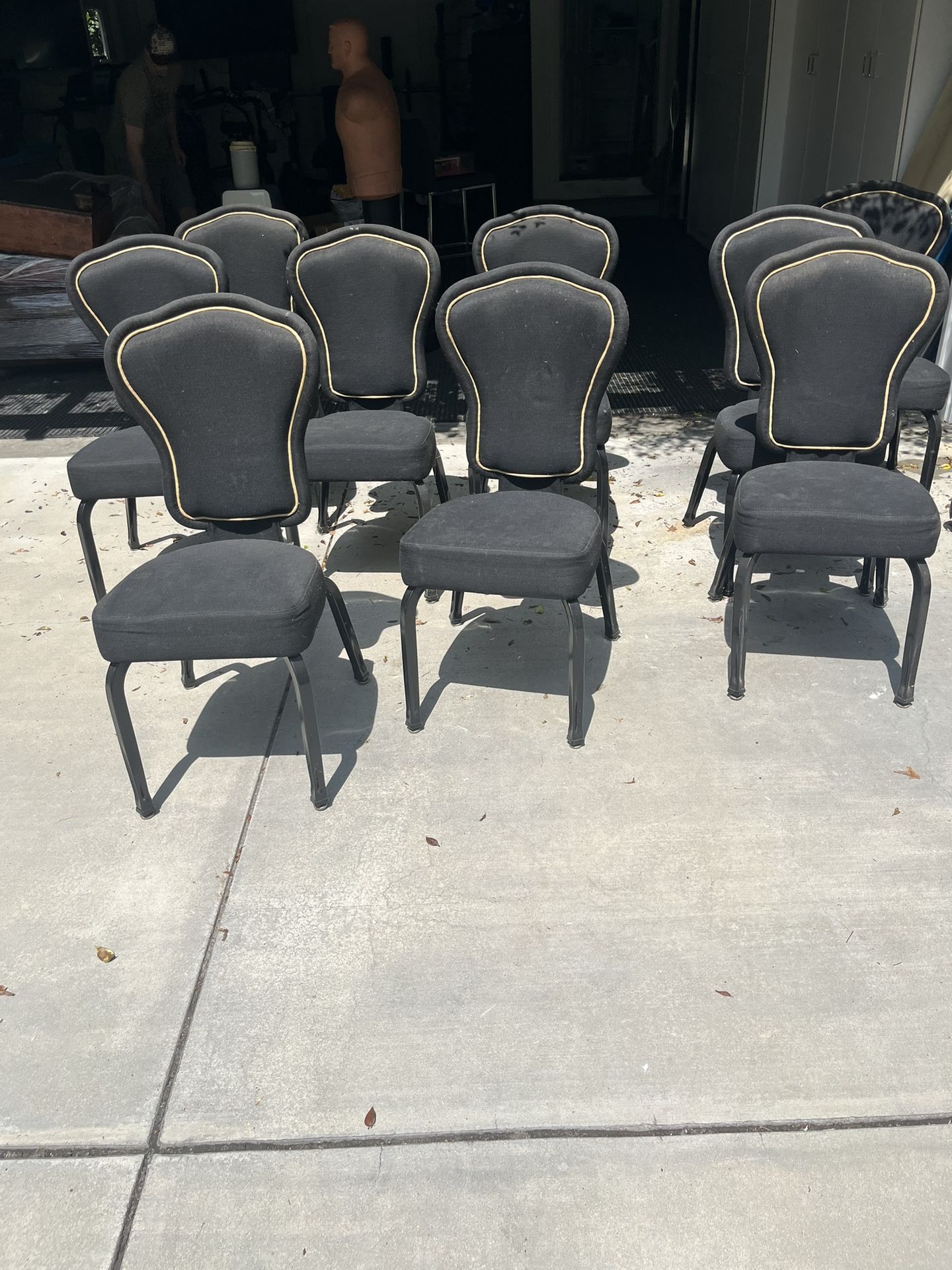A Set of 9 chairs READ DESCRIPTION ⬇️