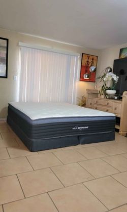 VERY NICE LIKE NEW CALIFORNIA KING SIZE HELIX LUX MATTRESS AND BOXSPRINGS FOR SALE! IN EXCELLENT CONDITION, HIGH QUALITY, FREE DELIVERY