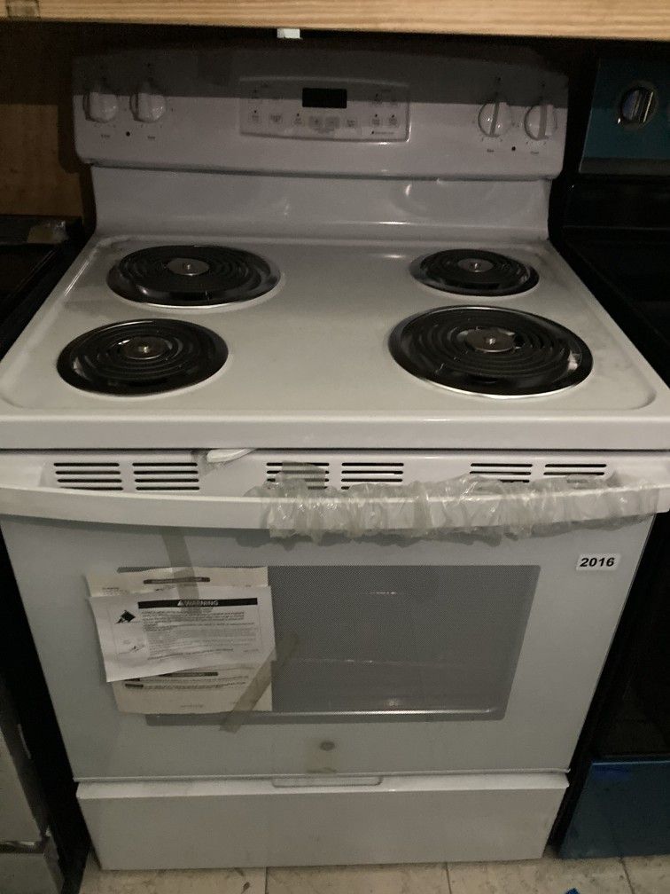 GE 30” ELECTRIC STOVE WHITE WITH COILS $400