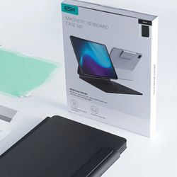 ESR KEYBOARD CASE IPAD 11in PRO