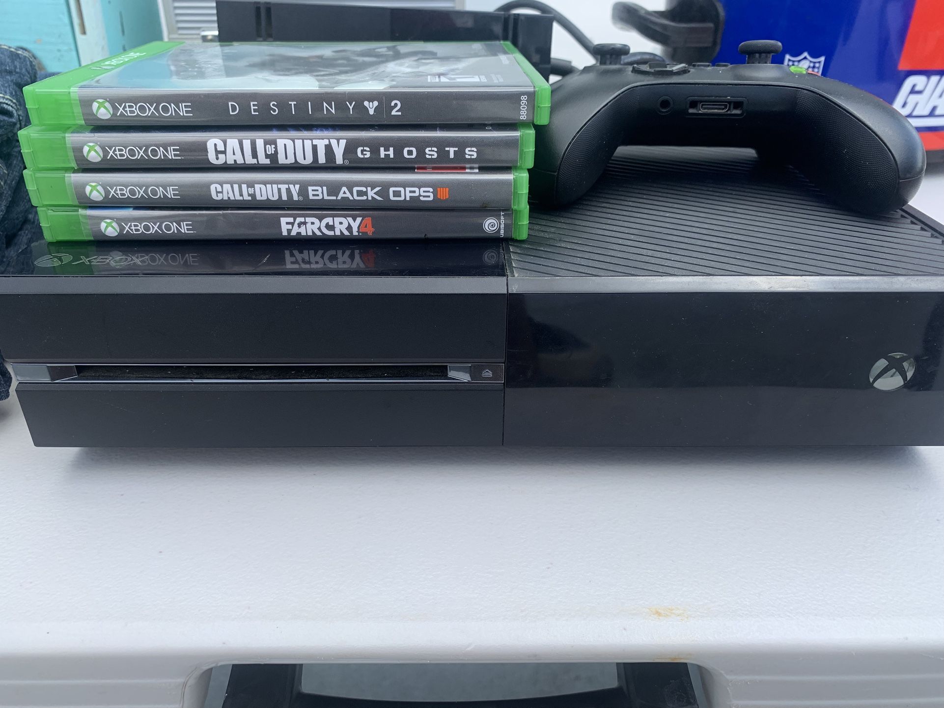 Xbox One Games and Controller 