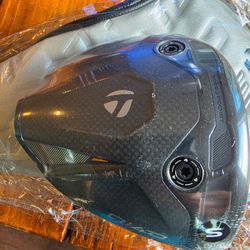 Brand New - TaylorMade Qi4D Driver, 9.0 degree, Stiff Flex.  Headcover (Qi35) included