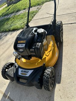 Dewalt Gas Lawnmower Self propelled 163cc Motor