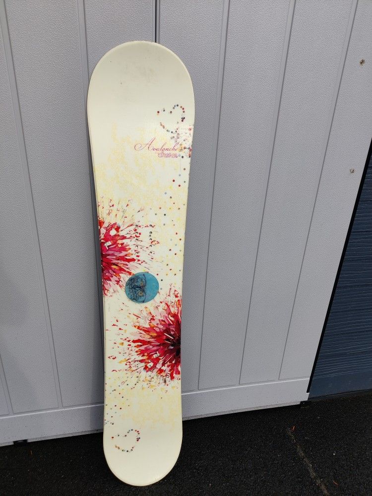 Avalanche Charm Women's 55 Inch Snowboard