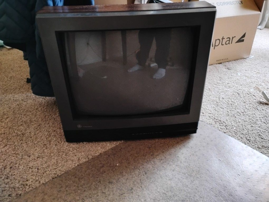 Old Vintage TV Looked Up On Line Going For Over 800