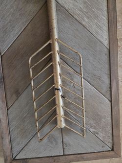 Wooden wall art arrow