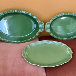 2 BAKING DISHES AND 1 SERVING PLATTER FOR THE XMAS TABLE! (SALE)