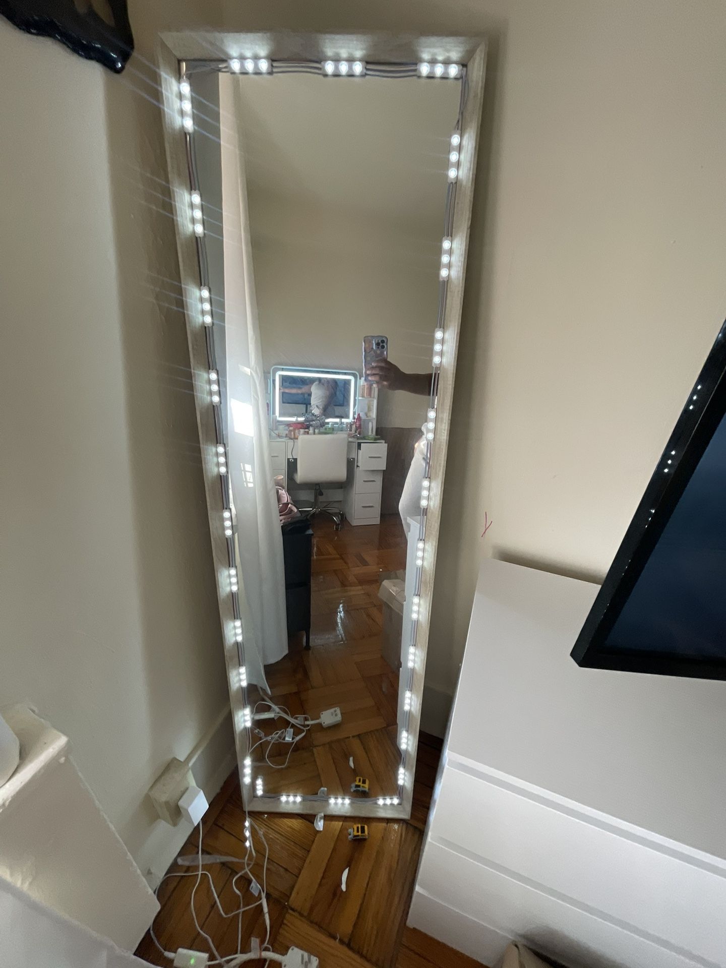 FULL BODY MIRROR WITH LED LIGHTS