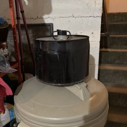 “Free Empty”  2.5 Gallon Round Metal Can with Spout