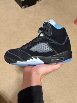 Size 7.5 mens - Air Jordan 5 Retro Black University Blue UNC 2026