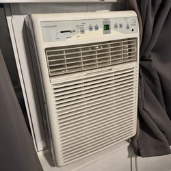 Frigidaire Air Conditioner with Mounting Bracket (1) 