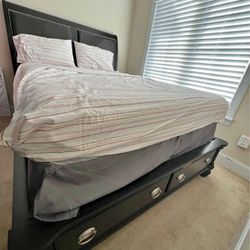 $600 or Better OfferQueen Bed Box Spring Combo with Frame Set 
