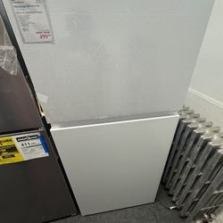 Hisense Top Mount Freezer New 18 Cu Ft 