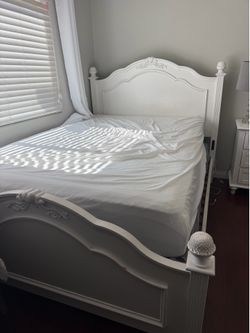 Bedroom Furniture set