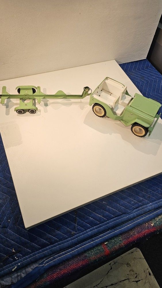 COLLECTIBLE TONKA TOY JEEP AND BOAT TRAILER 1960/70S