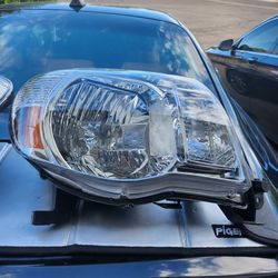 Headlight Assembly Right TYC For 2005-2011 Toyota Tacoma 2006 2007 2008 2009