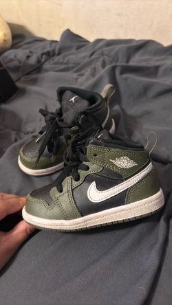 Toddler Jordan 1 mid 6C