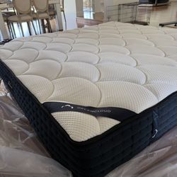 The DreamCloud Classic Hybrid , King Size , Used Less Than 30 Days 