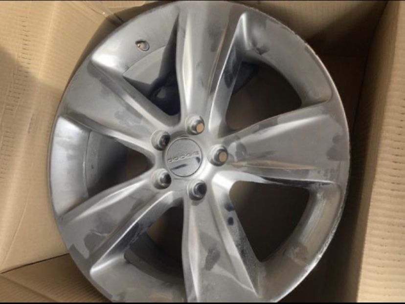 2016 Dodge challenger (Stock) Rim