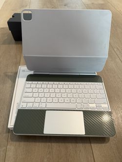 New iPad Magic Keyboard M4 13”