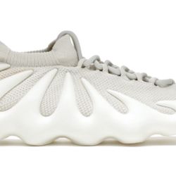 Yeezy 450 Cloud White Size 4,9.5,12