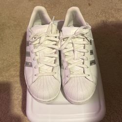 Adidas superstar Size 5 Youth 