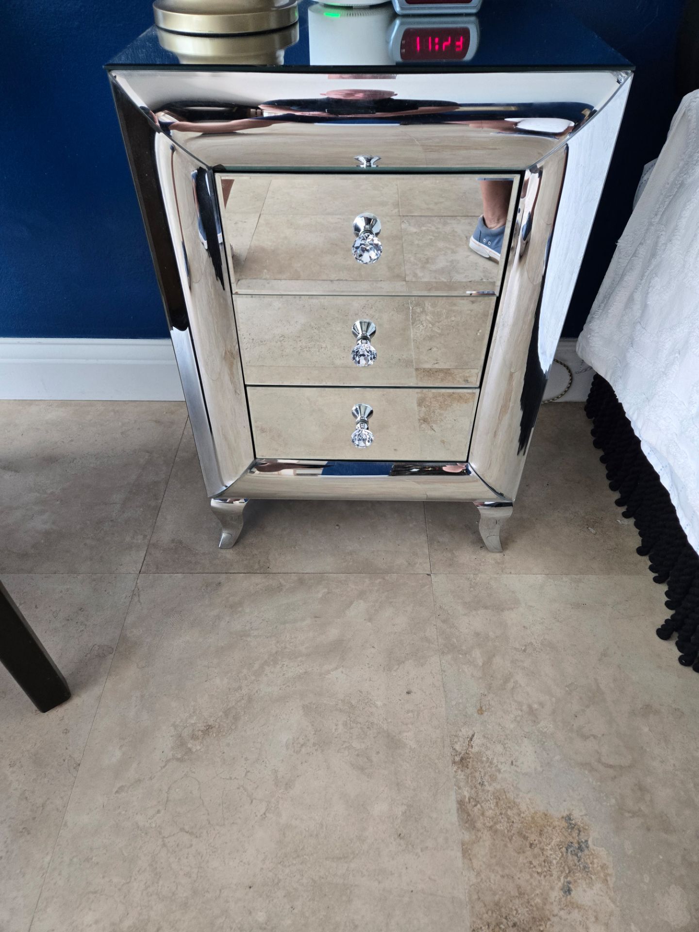 Set of 2 mirrored 3 drawer night stands