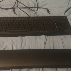 Razer Ornata V3 gaming keyboard w/ RGB and armrest (PRICE NEGOTIABLE)