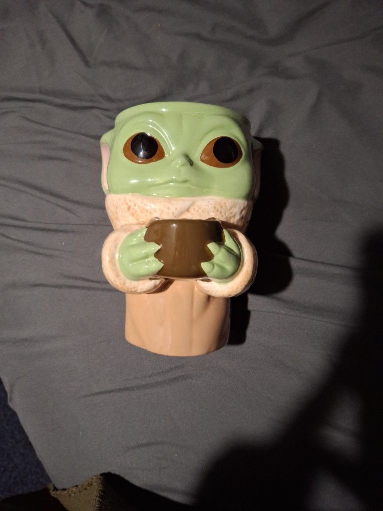 Baby Yoda pen holder