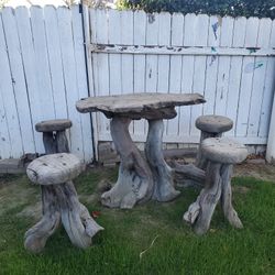 Tree trunk wood bar and stools