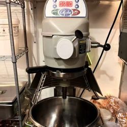 Globe Commercial Heavy Duty Mixer 20 QT