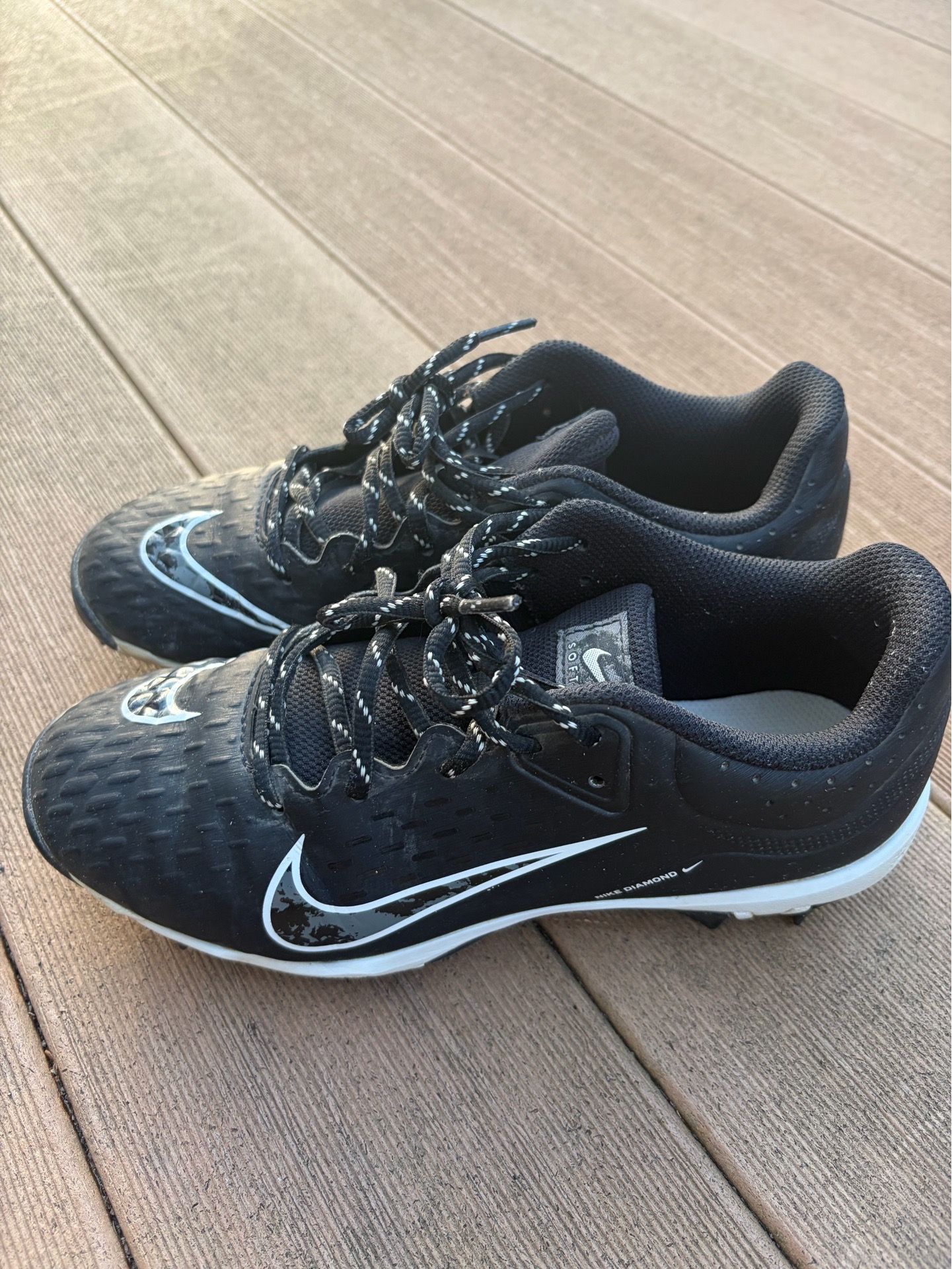 Nike women’s Hyperdiamond 4 keystone softball cleats