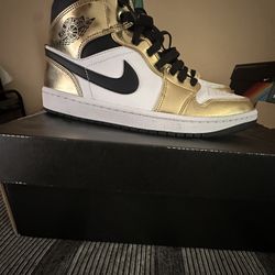 Jordan 1 Mid Metallic Gold Size 9