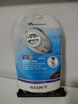 BRAND NEW Sony SRF-M85W S2 Sports Walkman Digital Tuner AM/FM Radio with Armband