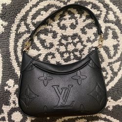 LV Limited Edition Bi Fold for Sale in Minnetrista, MN - OfferUp