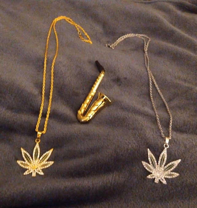 Leaf Pendants In Gold & Silver Chains