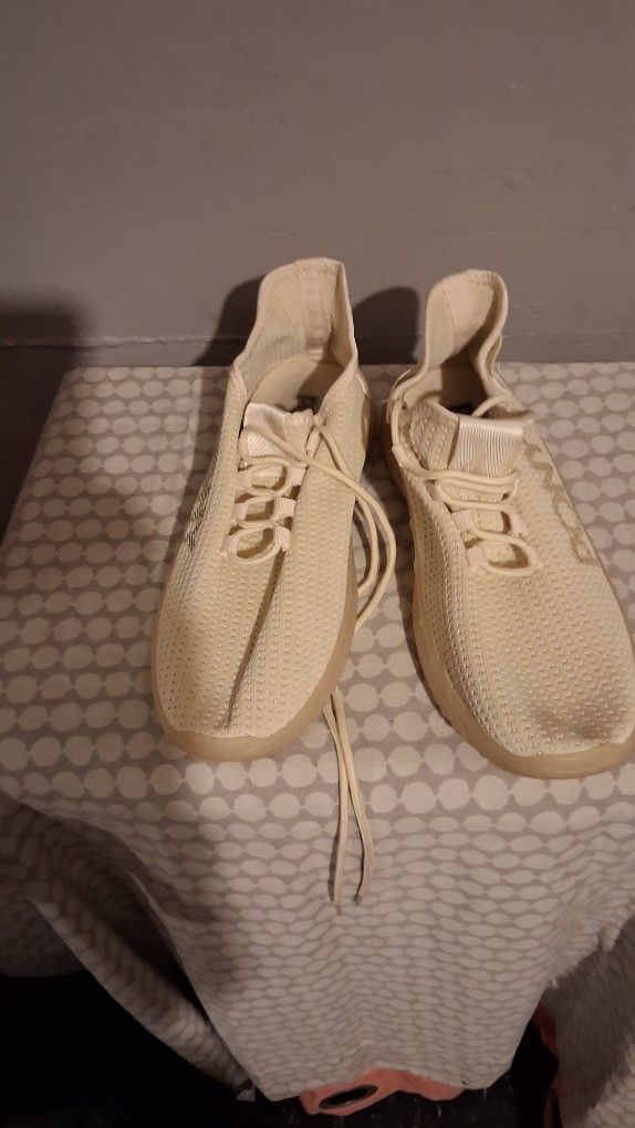 Pony Beige Sneakers