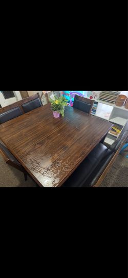 Dining room table