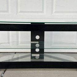 TV Stand
Dimensions:42”(W)x19”(D)x22”(H)—
In good condition—
Great working