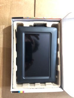 Polaroid 7” digital picture frame small scratch on screen opened box