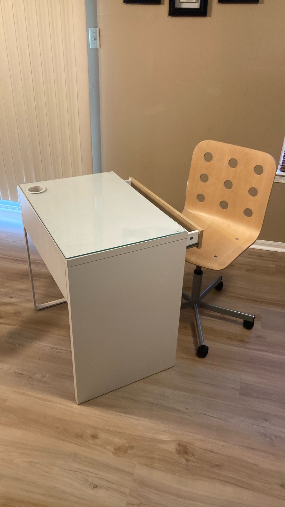 Modern Desk Set With Glass Top
