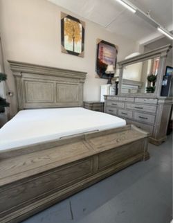 Gray Wood King Bedroom Set with Storage