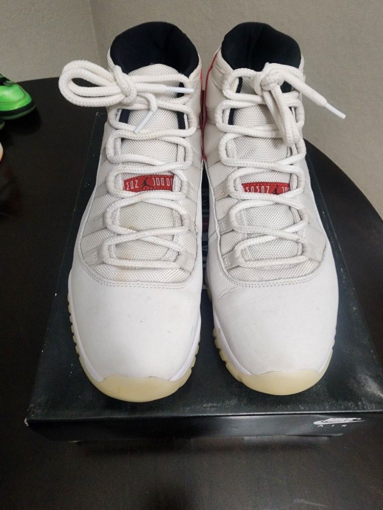 Jordan Retro 11's Platinum Tint (Size 12 ) Excellent Condition