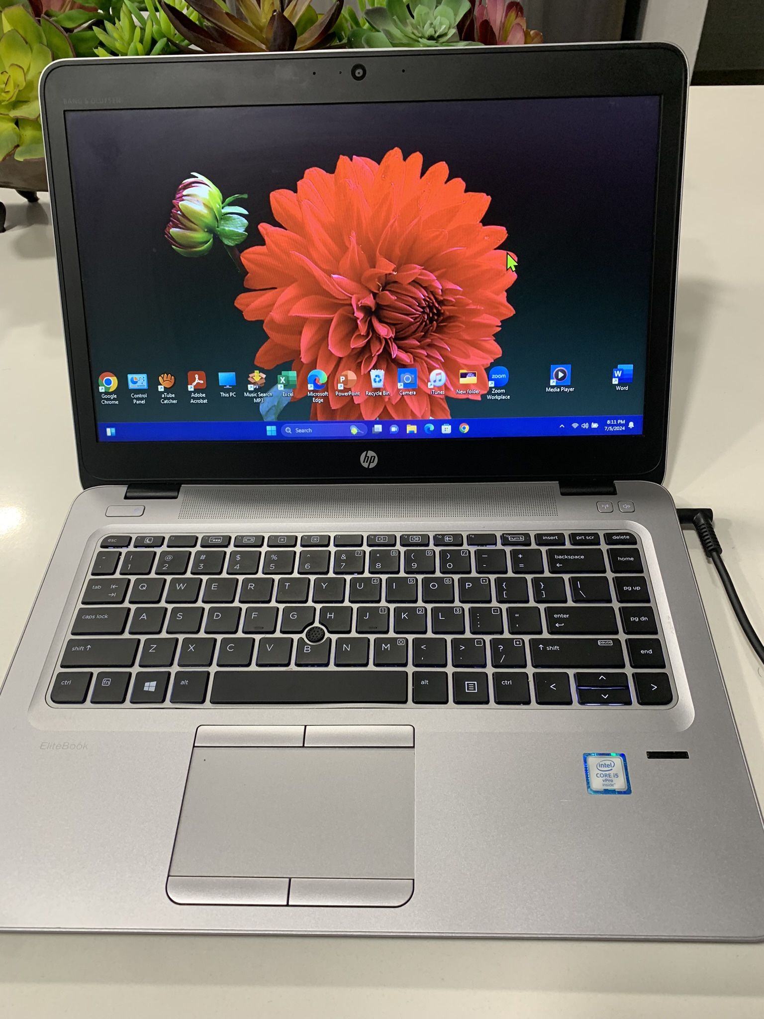 i5…i5…i5 …HP ELIBOOK 840 G3 . FULLY LOADED ADOBE ACROBAT MICROSOFT, PHOTOSHOP ….( No credit Card Needs) 2560 GB SSD 8.0 GB RAM .WEBCAM